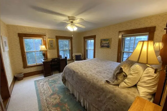 Edward, Queen Bed, Follansbee Inn 1/1