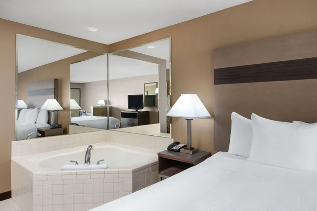 جناح بسرير كينج، Hawthorn Suites By Wyndham Napa Valley 3/4