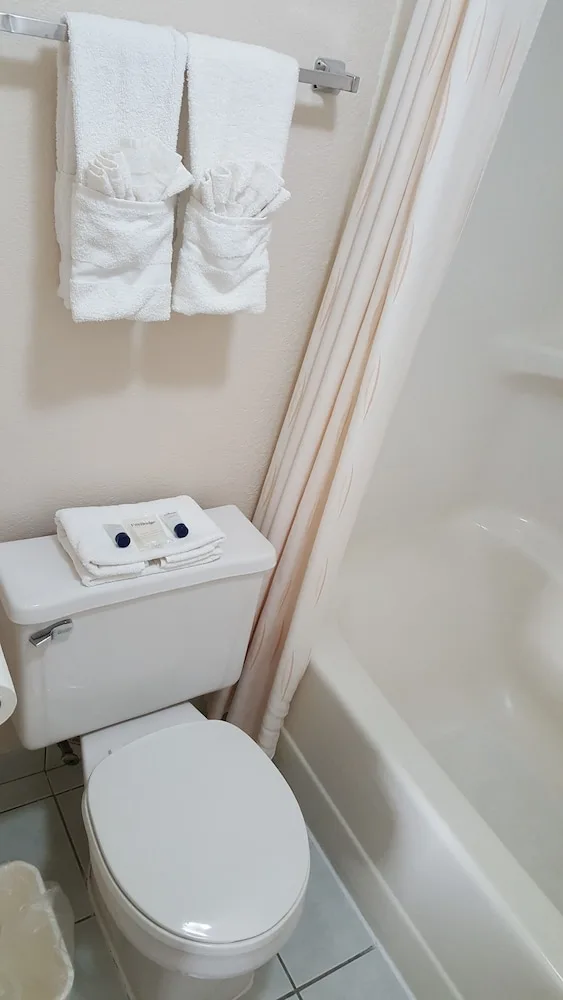 غرفة قياسية بسرير مزدوج بغرفة نوم واحدة، Gurnee Motel (ex FairBridge Inn Express) 2/3