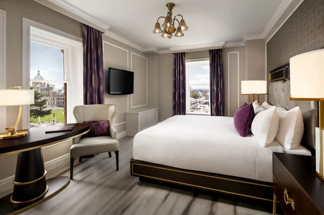 1 Bedroom, Fairmont Gold, Suite, King Bed, City View، Fairmont Empress Hotel 1/7