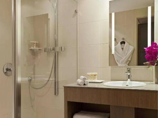جناح جونيور بسرير كينج، Pullman Bordeaux Lac 7/10