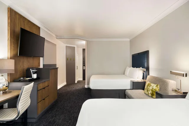 Room, 2 Queen Beds, Partial Water or Skyline View, Hilton Motif Seattle 1/8