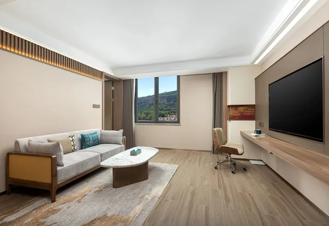 Executive, Suite, King Bed, Days Hotel by Wyndham Tianshui Qinzhou 2/2