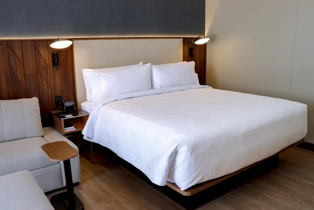 غرفة بزنس ديلوكس بسرير كينج بإطلالة على المدينة، Courtyard By Marriott Puebla Las Animas 6/10