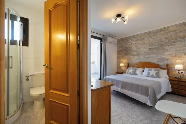 غرفة قياسية بسرير مزدوج بإطلالة على البحر بشرفة، Lago Dorado Hotel 2/5