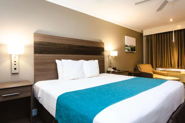 غرفة بسرير كينج لذوي الإعاقة، Best Western Pearland Inn 2/3