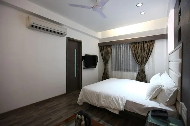 غرفة تنفيذية بسريرين منفصلين، HOTEL ATITHI 5/5