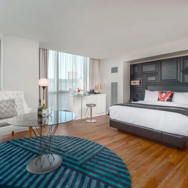 Cool, Guest Room, King Bed, Corner، W BOSTON 1/7