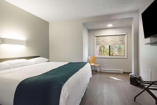 غرفة بسرير كينج، Motel6 Saanichton, BC - Victoria Airport 5/10