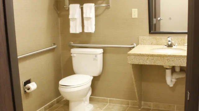 غرفة ديلوكس بسرير كينج لذوي الإعاقة، Holiday Inn Hotel Amp Suites Bakersfield North 2/3
