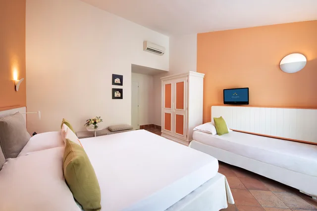 Plus, Classic, Chia Laguna - Hotel Village 1/3