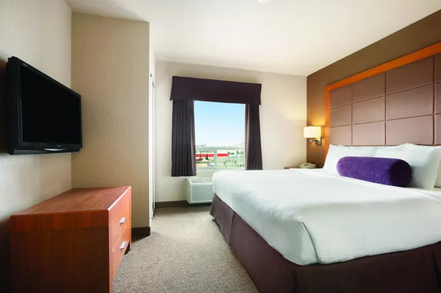 جناح بسرير كينج، Days Inn Calgary Airport 3/10