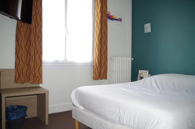 غرفة ثلاثية، Hotel the Originals Caen Le Savoy 1/7