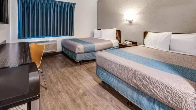 غرفة ديلوكس بسريرين مزدوجين، Motel6 Fort Wayne, IN 2/10