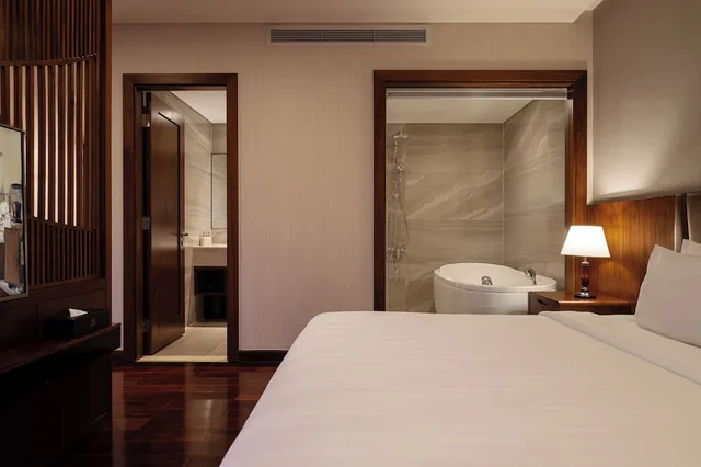 Suite, King Bed, Orchids Hotel Saigon 6/10
