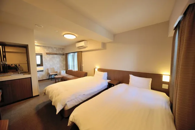 غرفة ثلاثية بسريرين منفصلين مع أريكة، Dormy Inn Meguro Aobadai 1/2
