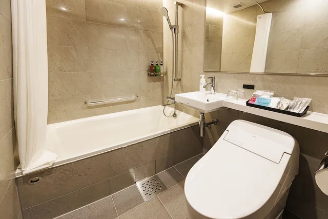 Standard, Single, King Bed, Airport View، Hotel Metropolitan Tokyo Haneda 2/2