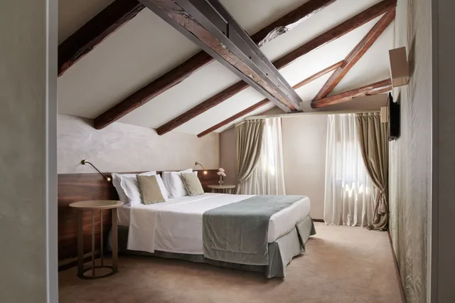 Executive, Suite, King Bed, DONA PALACE 1/8