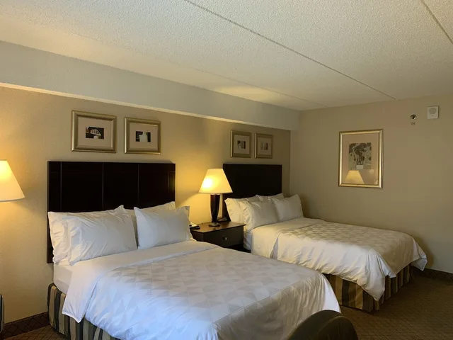 Standard, 2 Double Beds, Holiday Inn Johnstown-Downtown 2/10