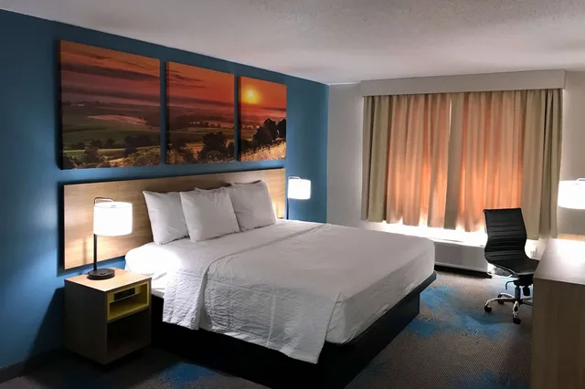 غرفة بسرير كينج يُسمح فيها بالحيوانات الأليفة لذوي الإعاقة، Days Inn By Wyndham Sandusky / Cedar Point 5/5