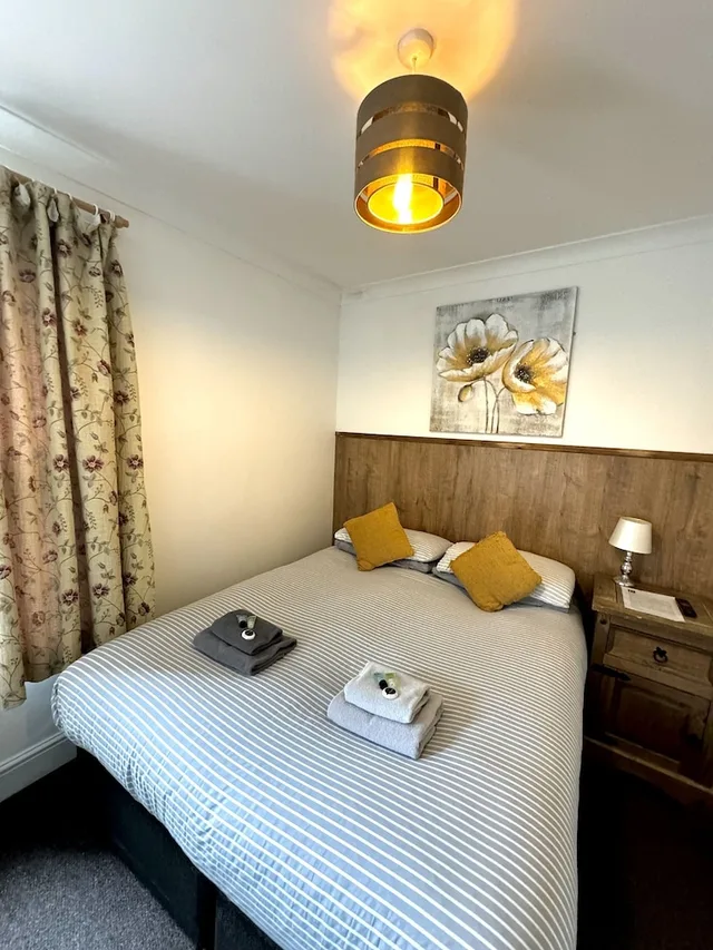 Standard, Double Bed, Riverside Hotel Bed and Breakfast 2/3