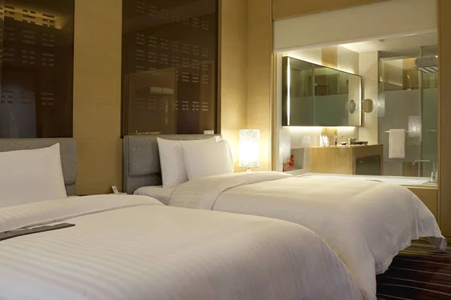 غرفة ديلوكس بسريرين منفصلين، Le Meridien 9/10