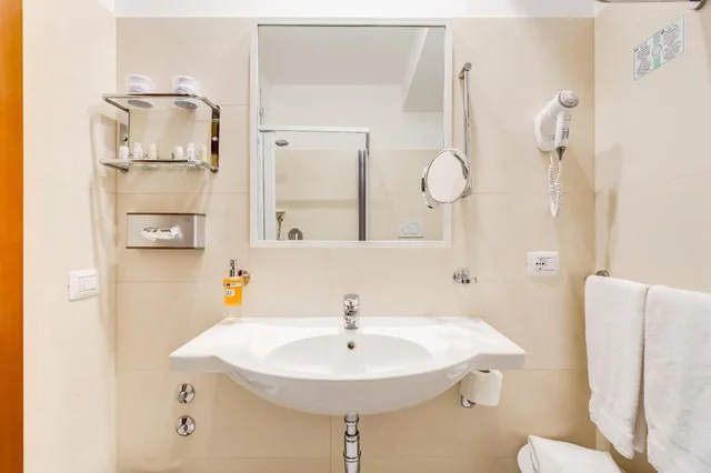 غرفة اقتصادية ثلاثية بثلاثة أسرّة، Best Western Hotel La Solara 3/3