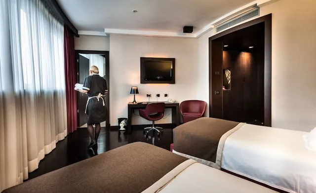 Premium, Twin Beds, Corner, Crowne Plaza Milan City 3/9