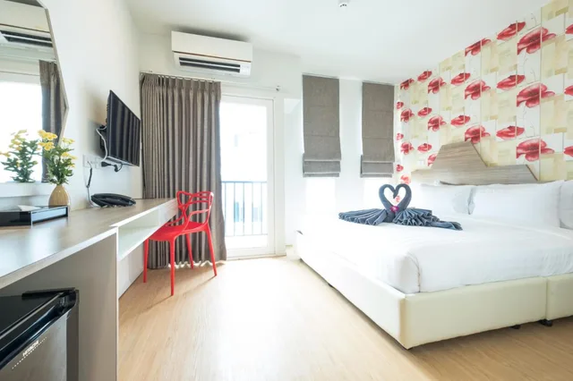 غرفة بسرير كينج، P Plus Hotel 1/10