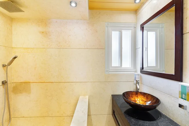 كوخ بريميوم بسريرين كينج بإطلالة على الحديقة بغرفتي نوم مع أريكة، Kokomo Botanical Resort 2/3