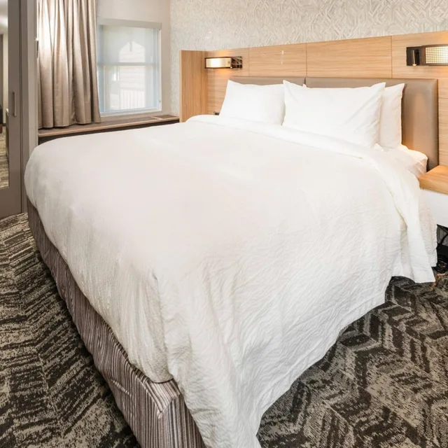 جناح بسرير كينج مع سرير سحّاب إضافي مع أريكة لذوي الإعاقة، SpringHill Suites by Marriott Island Park Yellowstone 4/5