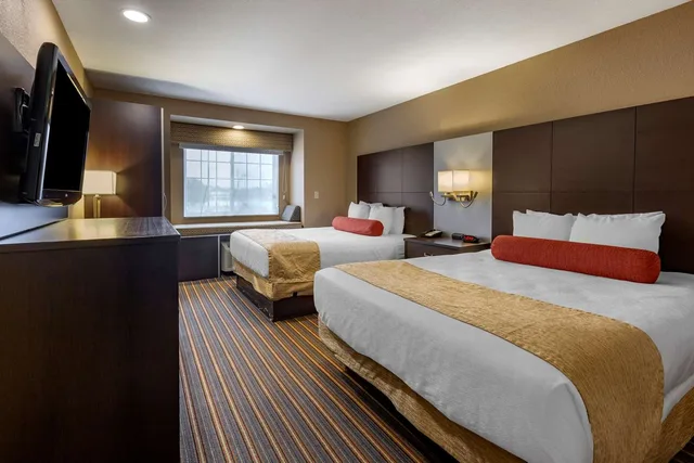 Room, 2 Queen Beds, Best Western Plus Woodstock Inn & Suites 1/4