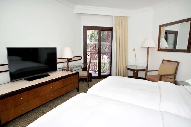 Guest Room, Twin Beds or Single Bed, Partial River View، Hilton Luxor Resort and Spa 2/4