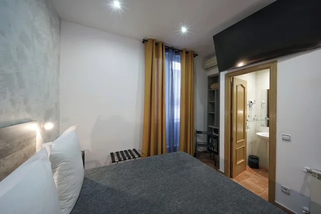 غرفة داخلية كومفورت بسرير مزدوج بحمام خاص، Hostal Las Fuentes 5/6