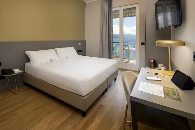 غرفة بسرير مزدوج بإطلالة على البحر بشرفة، Best Western Regina Elena 6/10