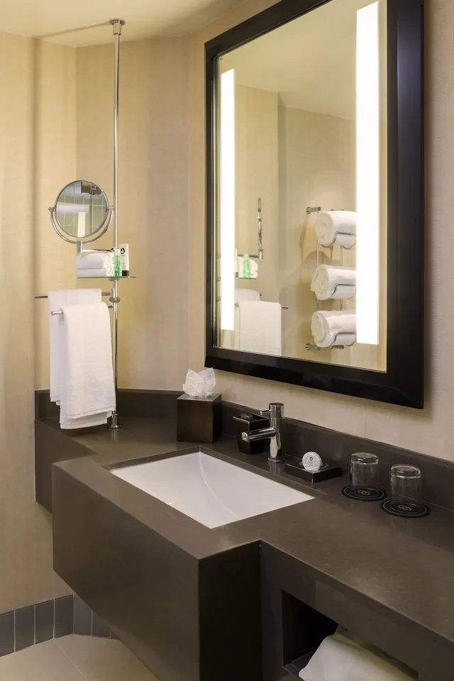 غرفة فاخرة بسرير كينج بشرفة، Hotel Sofitel Los Angeles at Beverly Hills 6/9