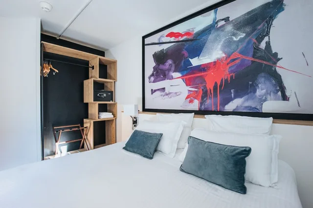 Classic, Double Bed, Le Drips 2/5