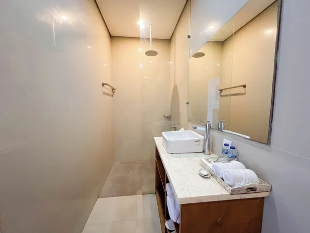 5 Bedrooms, Villa, 5 Double Beds, Apple Villa & Suite Seminyak 9/9