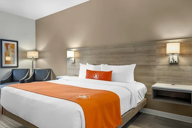 Standard, King Bed, Pet Friendly, Amsterdam Inn & Suites Florenceville-Bristol, an Ascend Collection Hotel 3/5