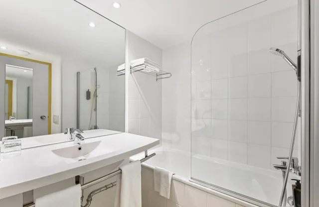 غرفة عائلية ثلاثية مع أريكة، Leonardo Hotel Hannover Medical Park 7/8