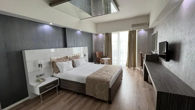 Superior, Suite, MOX Hotel 5/10