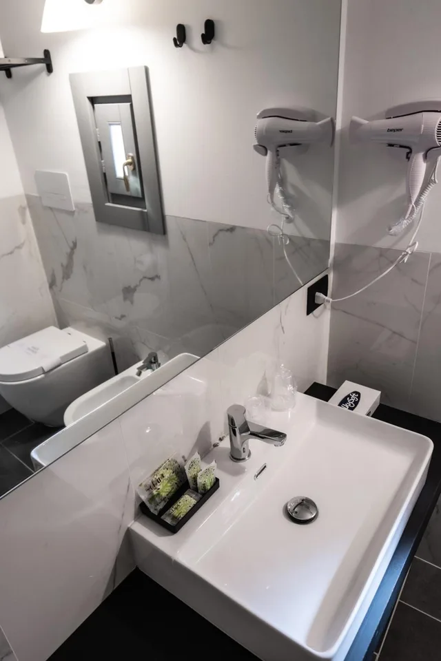 غرفة بسريرين منفصلين بشرفة، Relais Manzoni 6/8