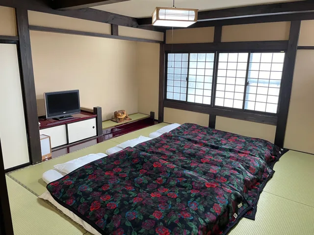 غرفة يابانية سوبيريور بإطلالة على المدينة بأرضية تاتامي بحوض استحمام، Ryokan Murayama 1/1