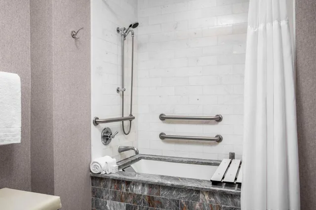 Junior Suite, Double Bed, Partial Ocean View, Accessible, Conrad Fort Lauderdale Beach 2/4