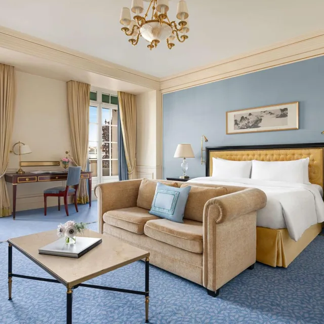غرفة بشرفة، Shangri-La Paris 1/2