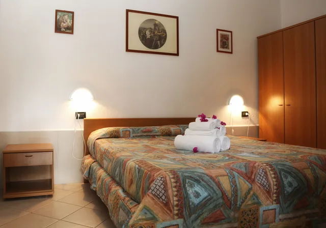شقة بسريرين منفصلين بغرفتي نوم مع أريكة، Residence Oasi Anfiteatro 1/5