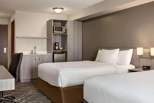 غرفة بزنس بسريرين كوين، Microtel Inn And Suites By Wyndham Lloydminster 1/1