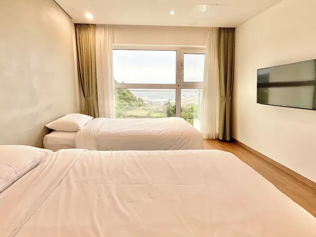 جناح فاخر بإطلالة على البحر بغرفتي نوم بجاكوزي، Y Resort Jeju 7/10