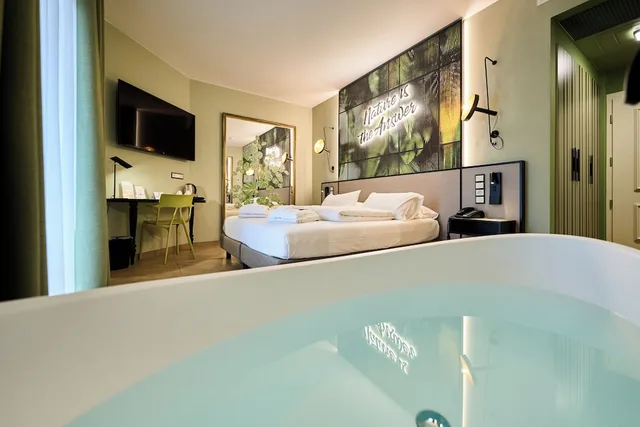 Superior, King Bed, Bath and Shower, Parc Hotel Flora 9/10