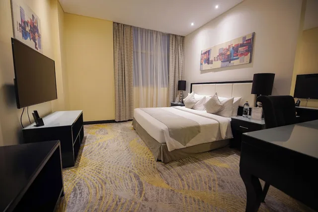 Deluxe, Suite, King Bed, 2 Bathrooms, Grand Villaggio Hotel Abu Dhabi 3/5